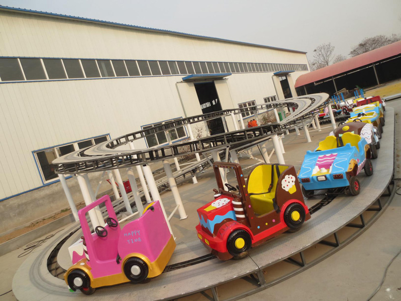 迷你穿梭小火车_游乐设备厂