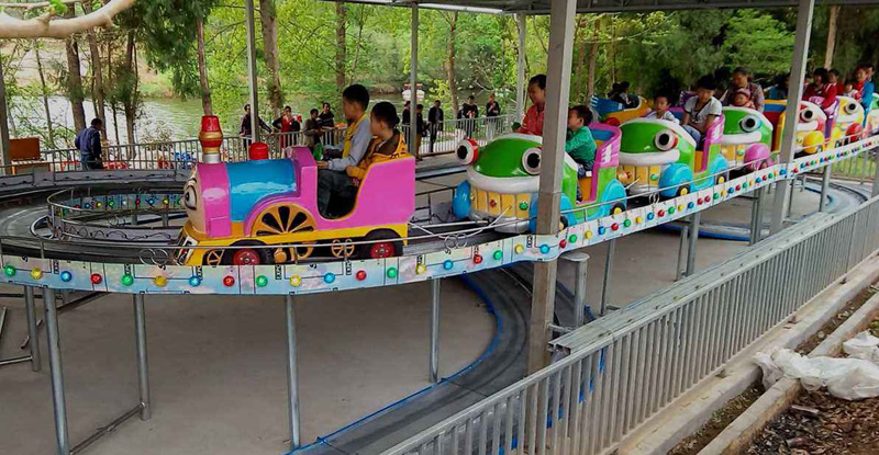 迷你穿梭小火车_大型游乐设备